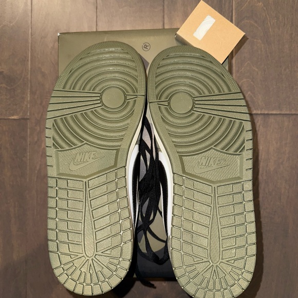 Air Jordan 1 Low OG Medium Olive 2026 - Picture 6 of 6